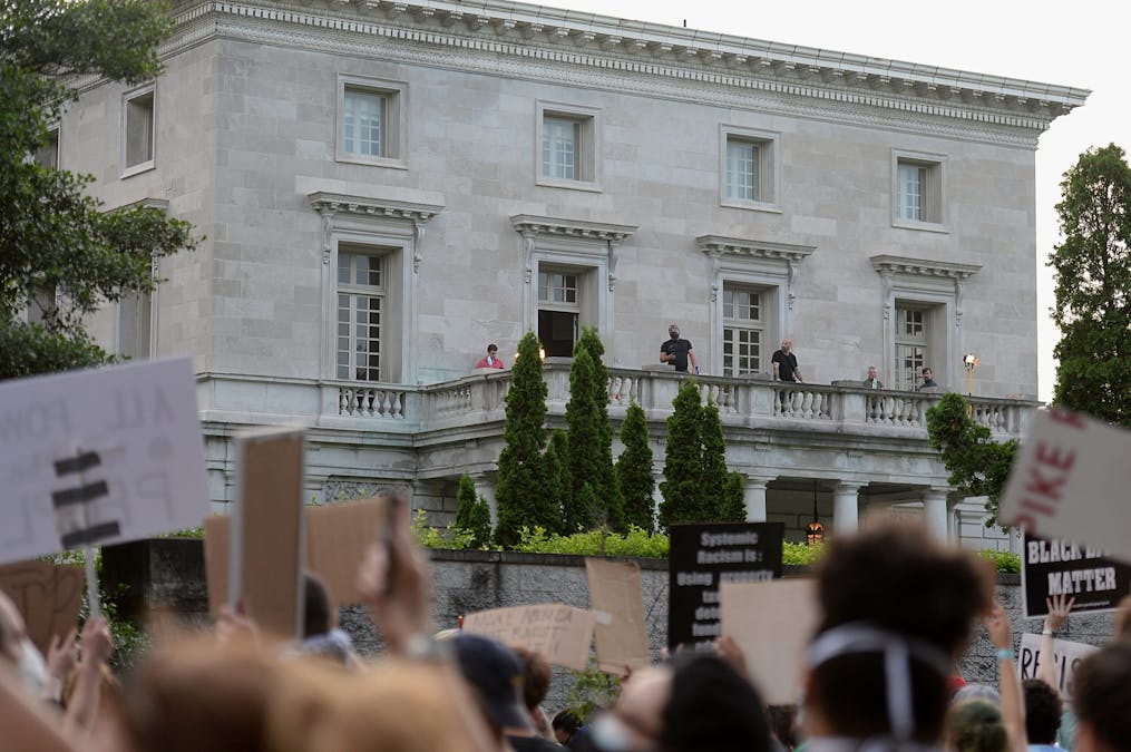 Protesters Return To St. Louis Home Where Owners Drew Guns, Heckle Couple From Outside Gates