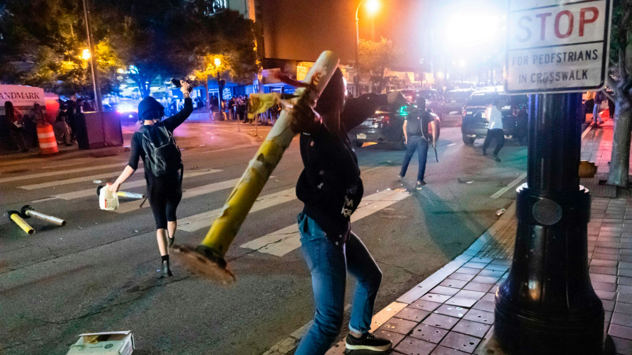 Protesters face off with police during rioting and protests in Atlanta on May 29, 2020. - The death of George Floyd on May 25 while under police custody has sparked violent demonstrations across the US.