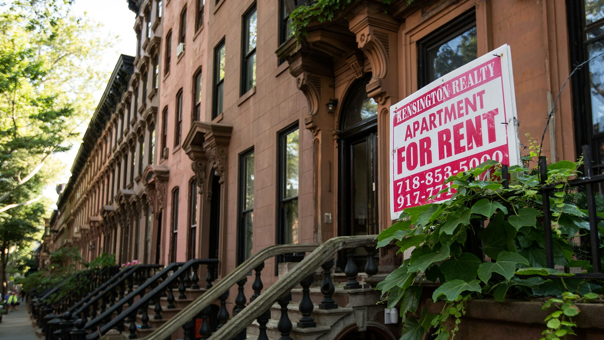 NEW YORK, NY - JUNE 24: A sign advertises an apartment for rent along a row of brownstone townhouses in the Fort Greene neighborhood on June 24, 2016 in the Brooklyn borough of New York City. According to a survey released on Thursday by real-estate firm RealtyTrac, Brooklyn ranked as the most unaffordable place to live in the United States. (Photo by Drew Angerer/Getty Images)