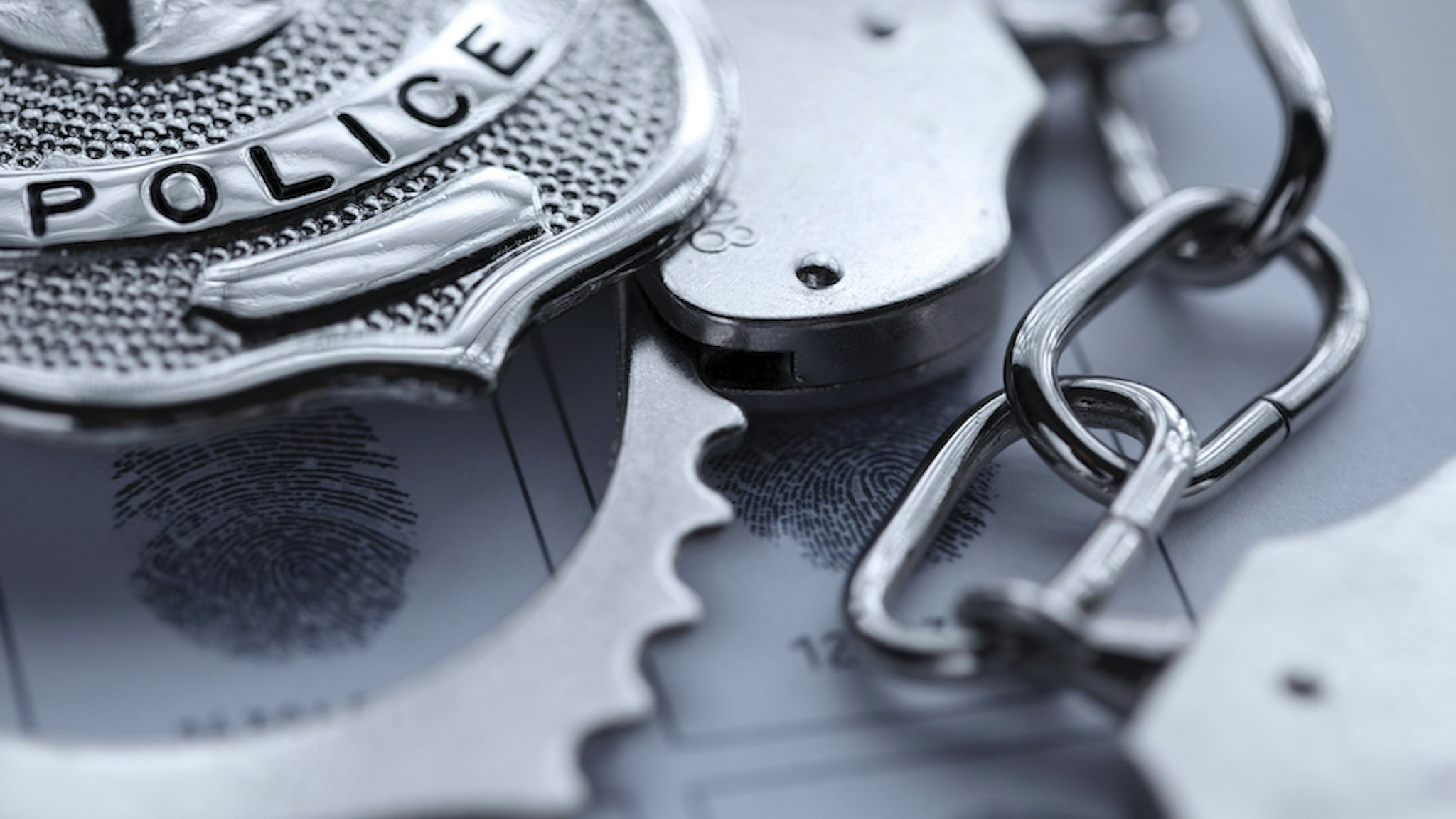 Police badge and cuffs (amphotora/Getty Images)