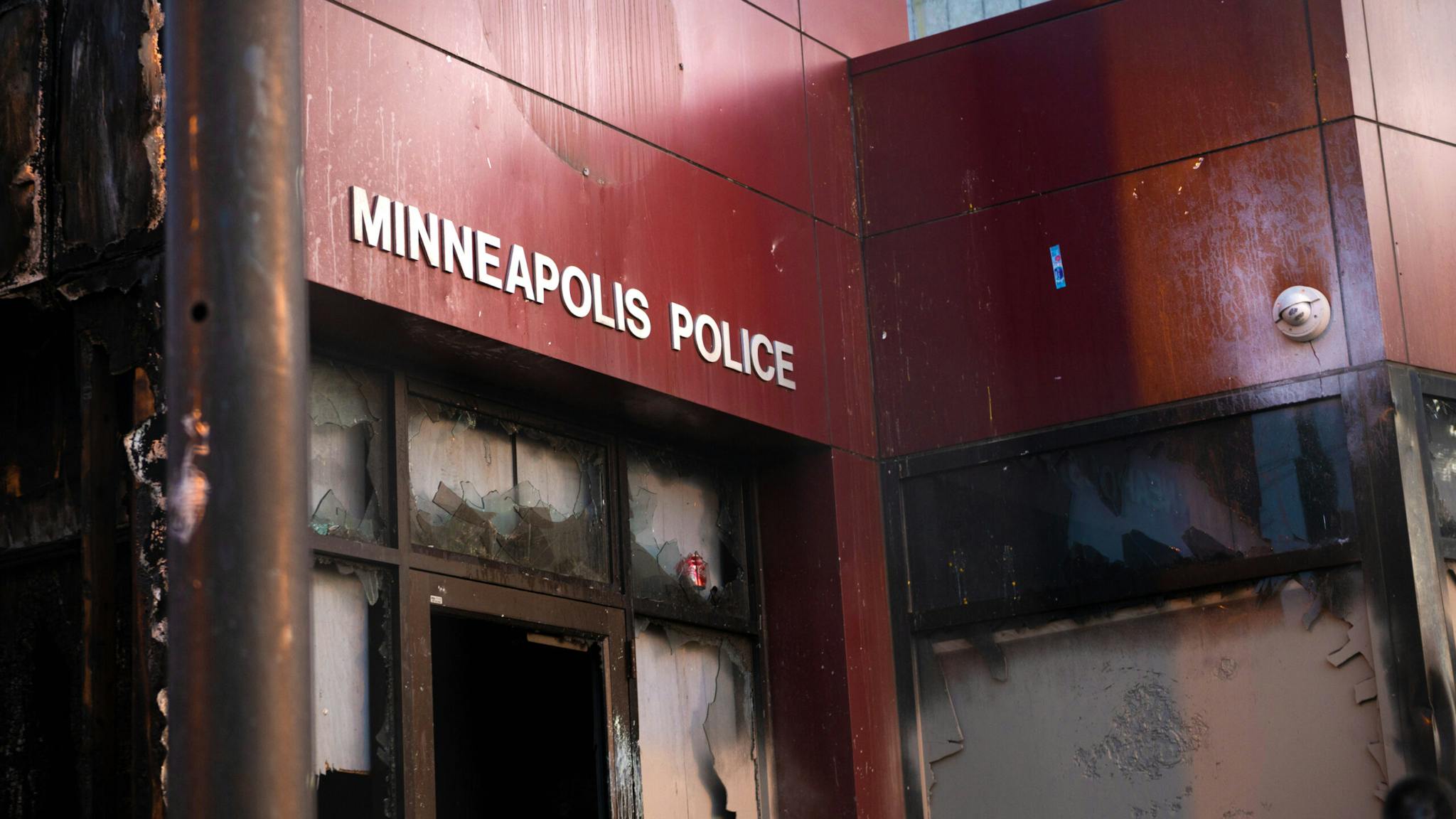 Minneapolis police department The 3rd Precinct Police Station was abandoned by police and protestors took destroying it and raiding it after one of Minneapolis' police officers killed an African-American man named George Floyd in Minneapolis, United States, on May 29, 2020. Protests continued following the death of George Floyd, who died after being restrained by Minneapolis police officers on Memorial Day.