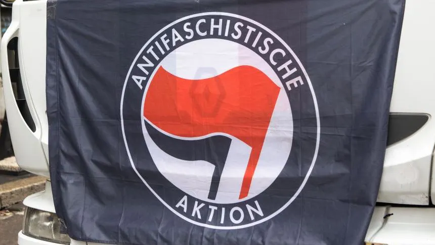 Pro-Free Speech Protesters, Police Attacked By Left-Wing Activists At Rally In San Francisco