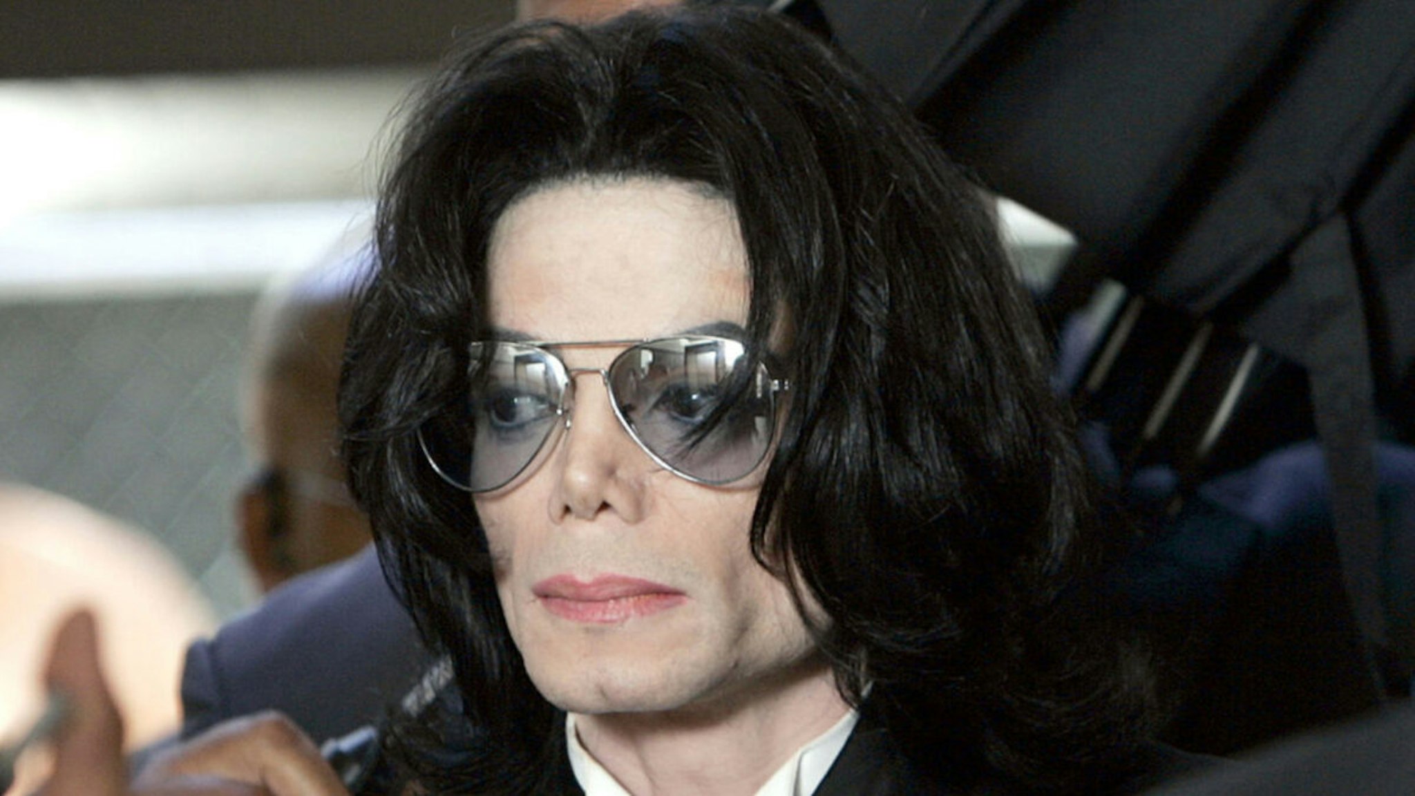 Michael Jackson prepares to enter the Santa Barbara County Superior Court to hear the verdict read in his child molestation case June 13, 2005 in Santa Maria, California.