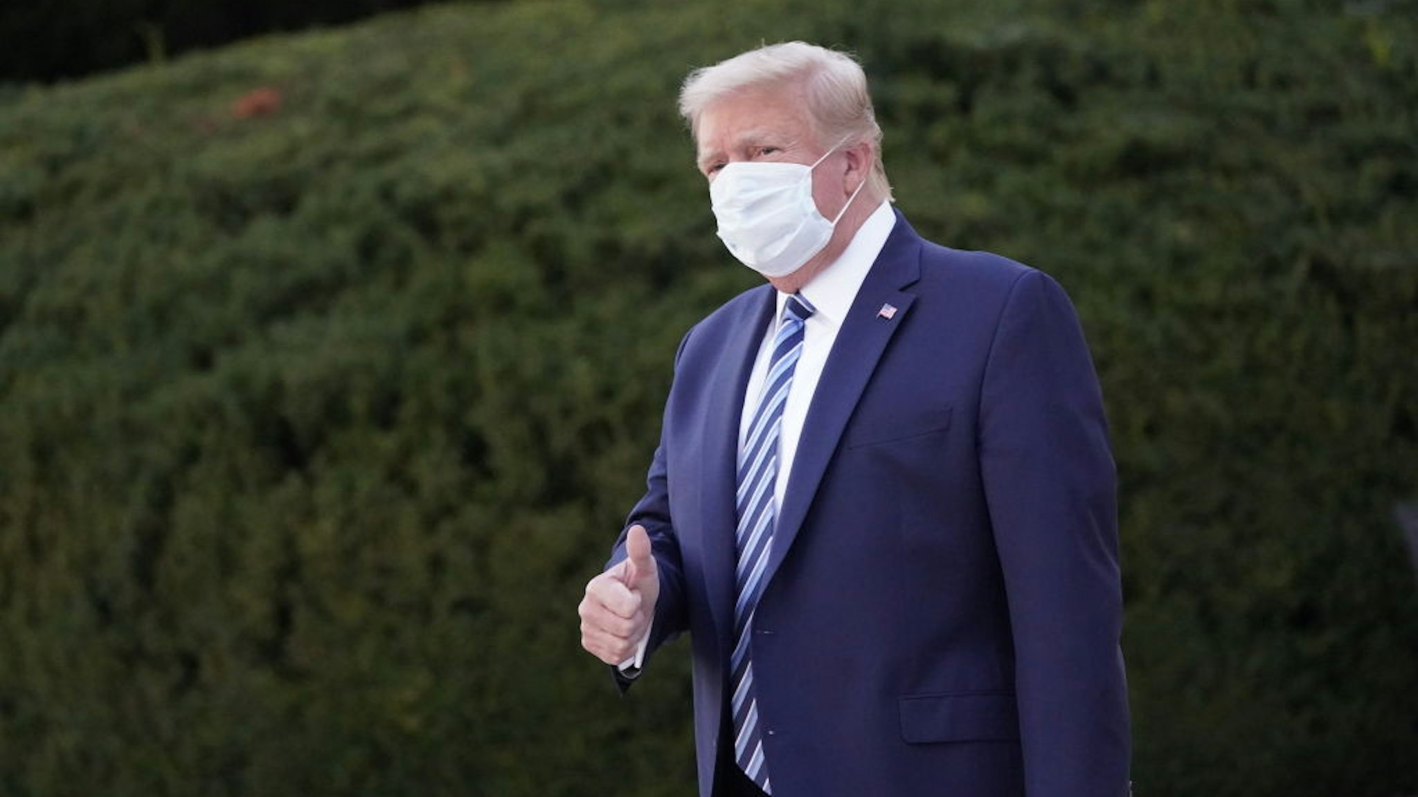 U.S. President Donald Trump gestures outside of Walter Reed National Military Medical Center in Bethesda, Maryland, U.S., on Monday, Oct. 5, 2020.