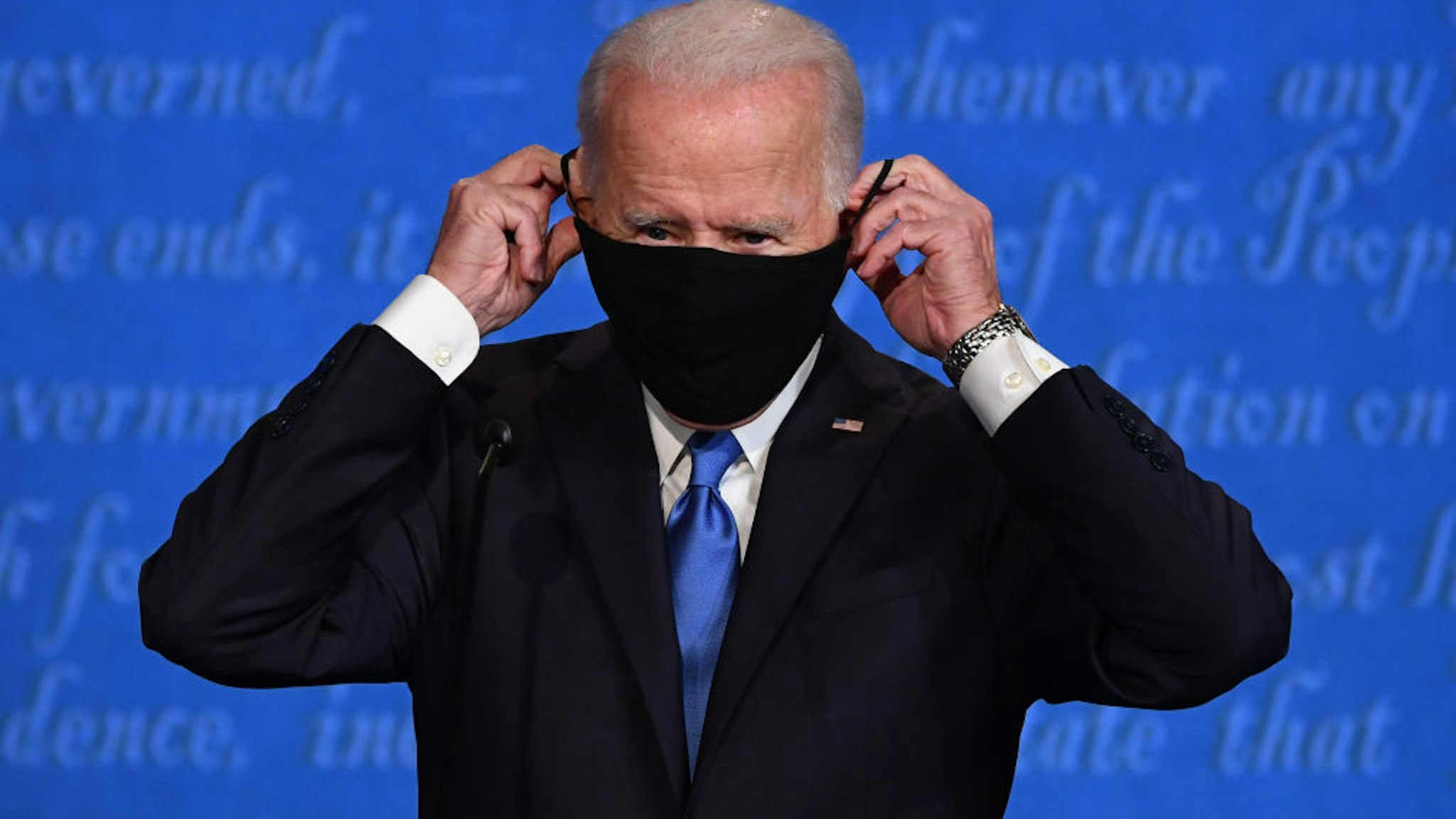 Joe Biden, 2020 Democratic presidential nominee, puts on a protective mask during the U.S. presidential debate at Belmont University in Nashville, Tennessee, U.S., on Thursday, Oct. 22, 2020. Trump and Biden traded charges of secretly taking money from foreign interests, after the former vice president addressed head-on Trump’s efforts to portray him as corrupt. Photographer: Kevin Dietsch/UPI/Bloomberg