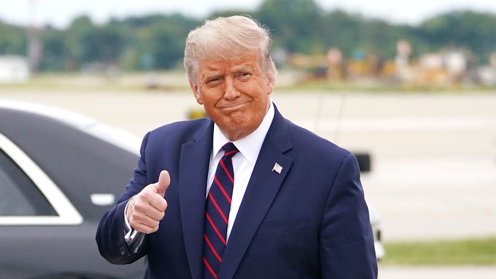 US President Donald Trump gives the thumbs-up upon arrival at Cleveland Hopkins International Airport in Cleveland, Ohio on September 29, 2020. - President Trump is in Cleveland, Ohio for the first of three presidential debates.