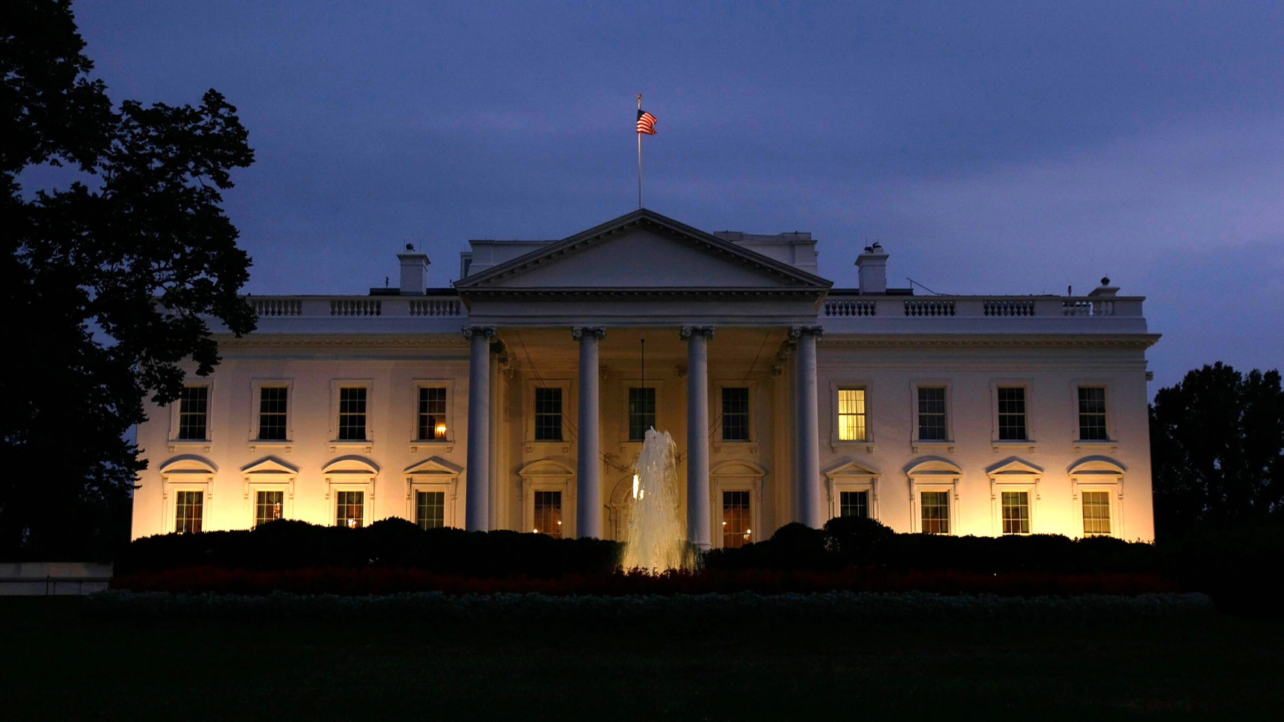 WASHINGTON - SEPTEMBER 13: An exterior view of the White House is shown September 13, 2007 in Washington, DC. U.S. President George W. Bush addressed the nation this evening in a prime time speech on the status of the Iraq war.