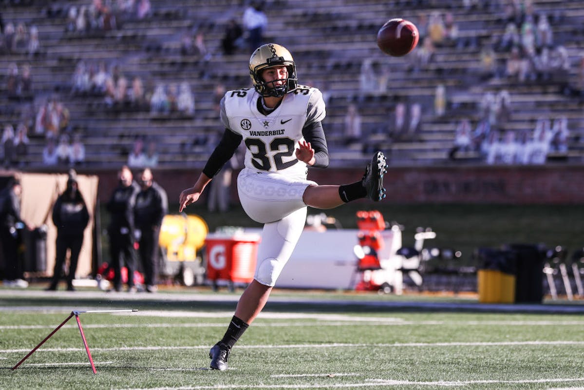 Walsh A Woman Played In A College Football Game And Immediately Proved Why Women Don T Belong In Men S Sports The Daily Wire Walsh A Woman Played In A College Football Game And Immediately Proved Why Women Don T Belong In Men S Sports The Daily Wire