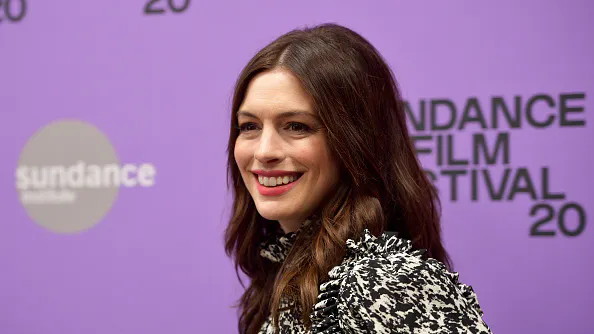 Anne Hathaway Apologizes To Disabled Community For Playing Character With Three Fingers