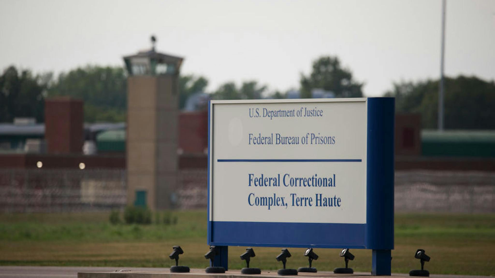View of a sign outside the Terre Haute Federal Correctional TERRE HAUTE, INDIANA, UNITED STATES - 2020/07/15: View of a sign outside the Terre Haute Federal Correctional Complex where death row inmate Wesley Ira Purkey was scheduled to be executed by lethal injection. Purkey's execution scheduled for 7 p.m., was delayed by a judge. Purkey suffers from Dementia, and Alzheimer's disease. Wesley Ira Purkey was convicted of a gruesome 1998 kidnapping and killing.