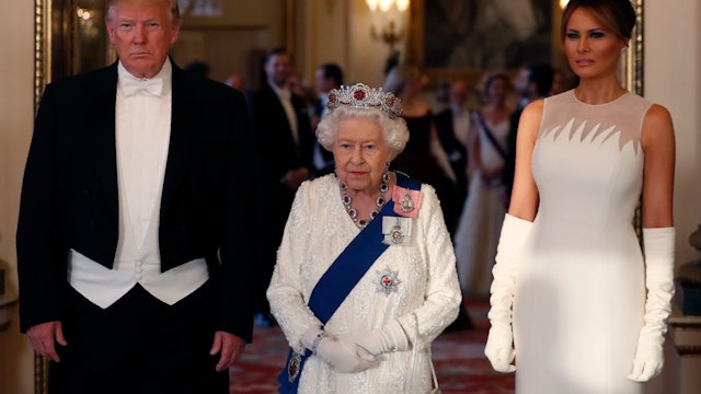 LONDON, ENGLAND - JUNE 03: (L-R) Queen Elizabeth II (C), poses for a photo with U.S. President Donald Trump (L) and First Lady Melania Trump (R) ahead of a State Banquet at Buckingham Palace on June 3, 2019 in London, England. President Trump's three-day state visit will include lunch with the Queen, and a State Banquet at Buckingham Palace, as well as business meetings with the Prime Minister and the Duke of York, before travelling to Portsmouth to mark the 75th anniversary of the D-Day landings. (Photo by Alastair Grant - WPA Pool/Getty Images)