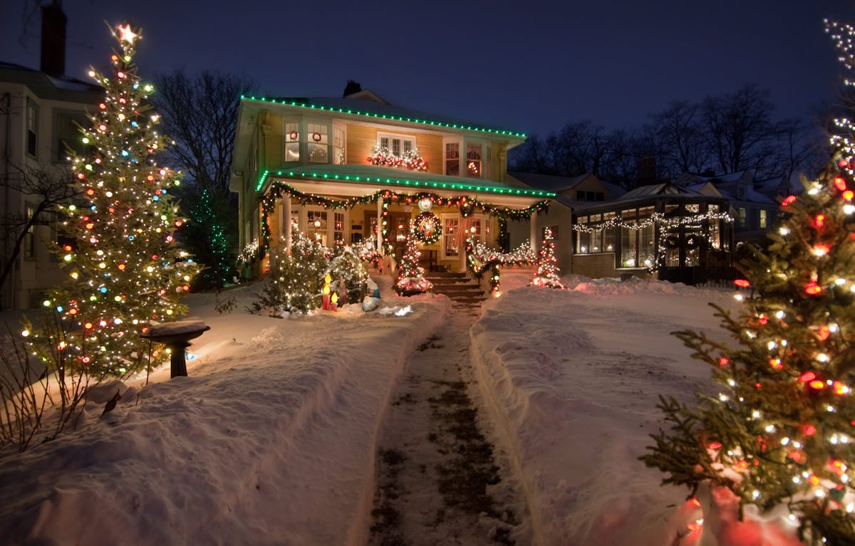 COVID Ward Nurse Puts Up Christmas Lights At Home, Gets Letter Saying They’re A ‘Reminder Of Systemic Biases’