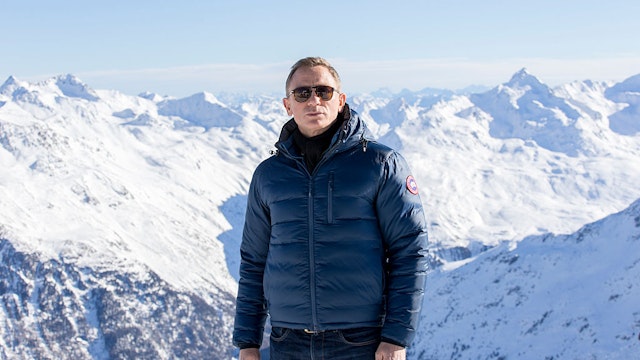 SOLDEN, AUSTRIA - JANUARY 07: Daniel Craig poses at the photo call for the 24th Bond film 'Spectre' at ski resort on January 7, 2015 in Soelden, Austria. (Photo by Jan Hetfleisch/Getty Images)