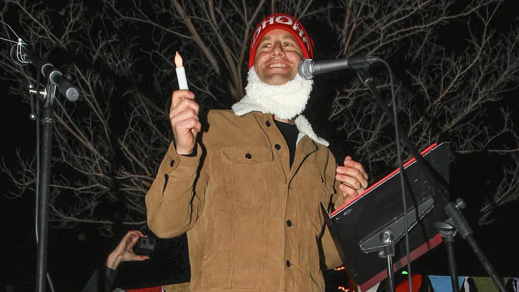 As Christmas Approaches, Actor Kirk Cameron Continues ‘Caroling Protests’ Against COVID-19 Orders