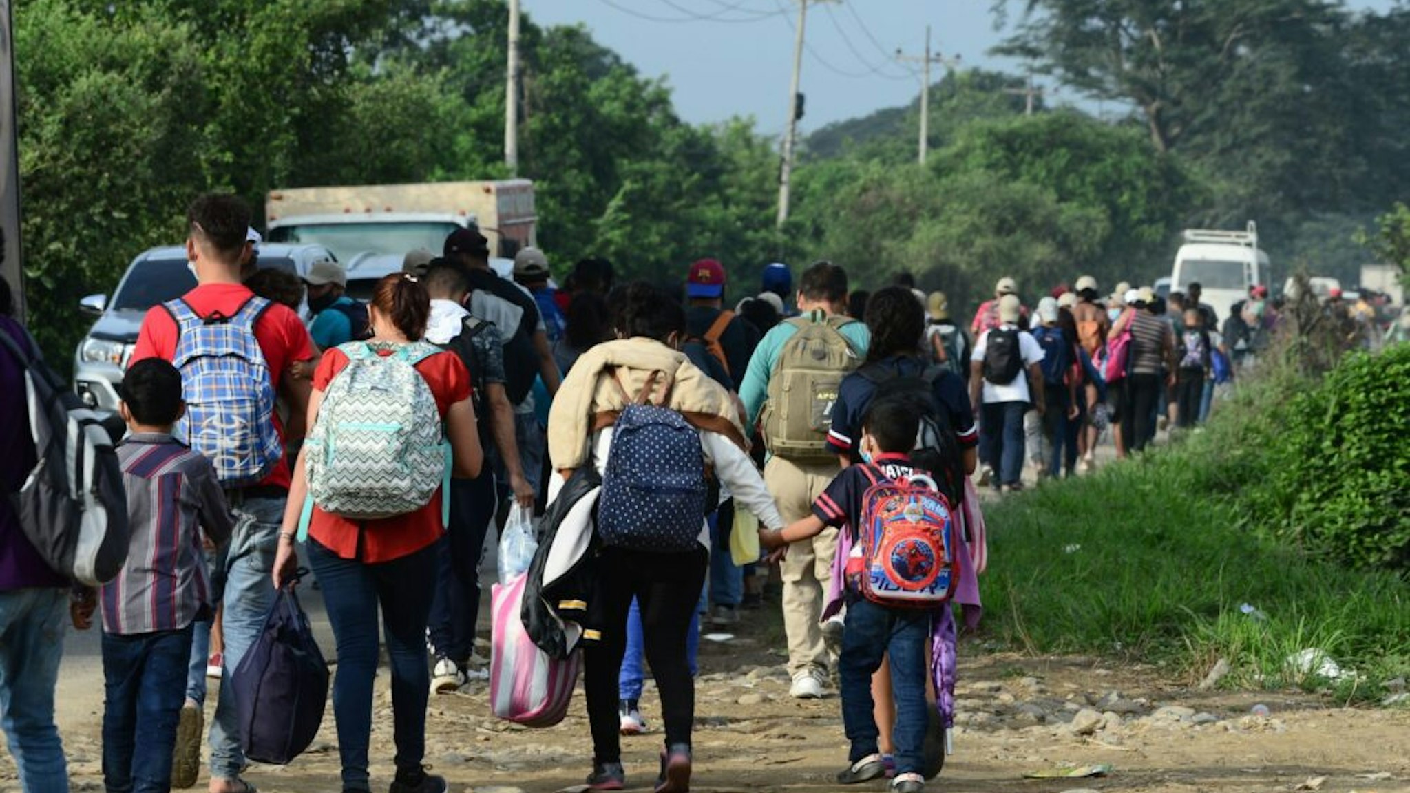 Honduran migrants move to Agua Caliente, on the border between Honduras and Guatemala, on their way to the United States, on January 15, 2021. - Hundreds of asylum seekers are forming new migrant caravans in Honduras, planning to walk thousands of kilometers through Central America to the United States via Guatemala and Mexico, in search of a better life under the new administration of President-elect Joe Biden.