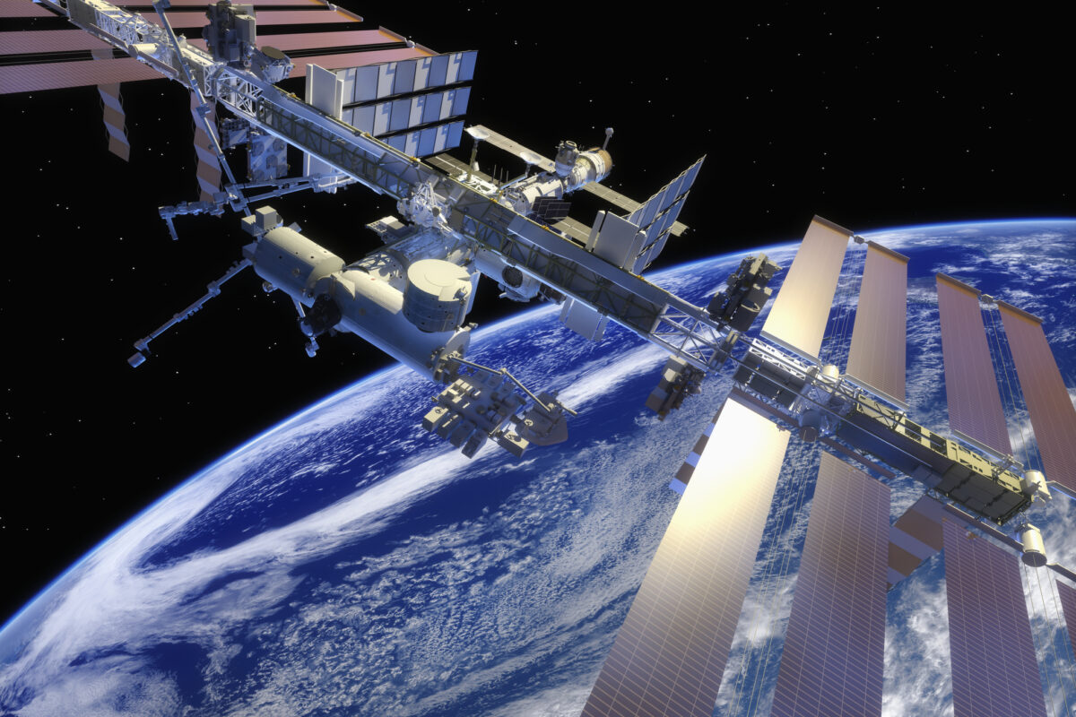Trīs privātie pilsoņi maksā 55 miljonus ASV dolāru par braucienu uz Starptautisko kosmosa staciju