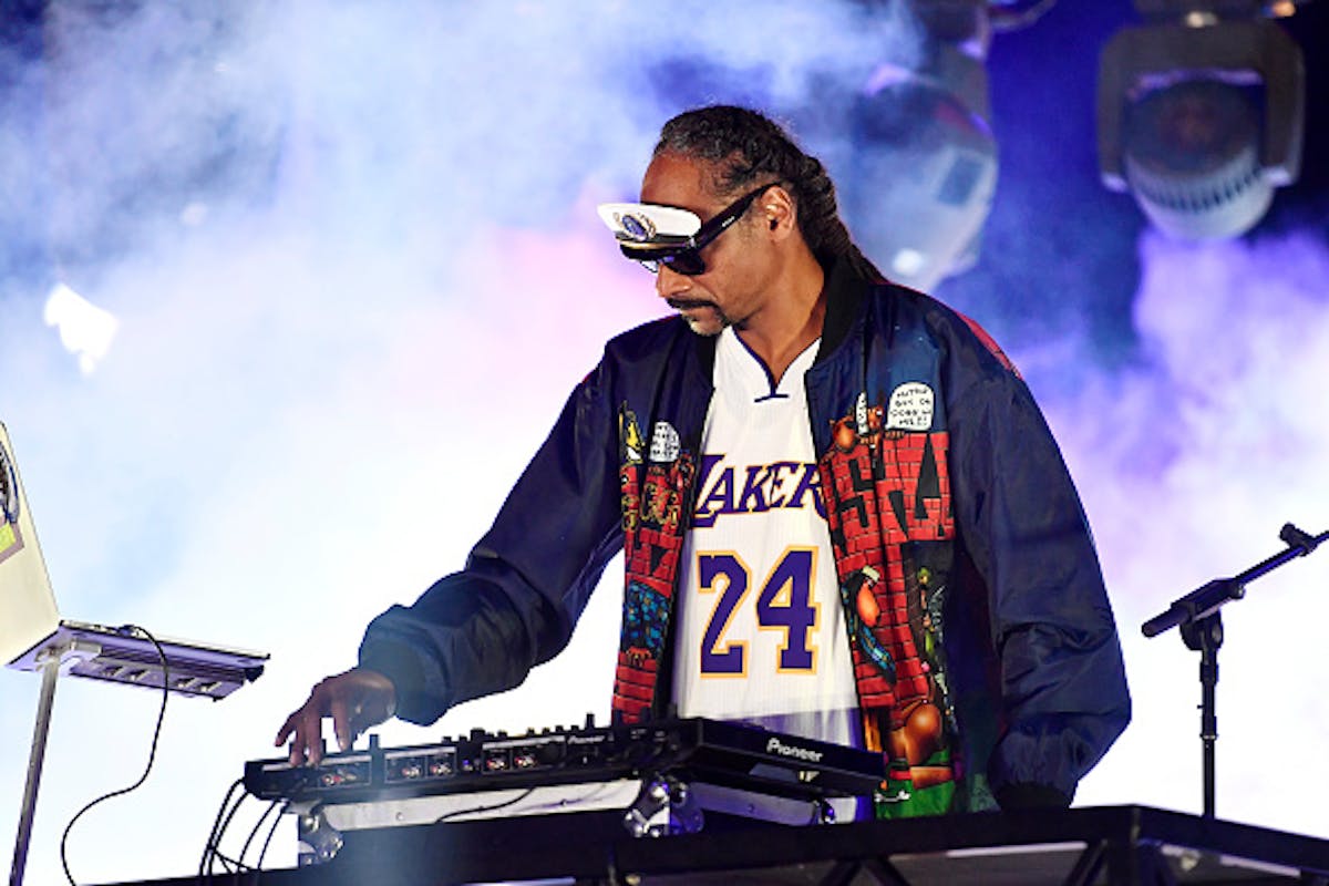 Snoop Dogg Praises Trump For Pardoning Death Row Records Co-Founder ...