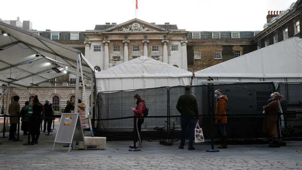 U.S. Shouldn’t Pursue U.K.’s COVID-19 Vaccine Dosing Policy, Says Fauci