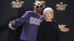 2017 MTV Movie And TV Awards – Press Room LOS ANGELES, CA - MAY 07: Snoop Dogg and Martha Stewart pose in the press room at the 2017 MTV Movie and TV Awards at The Shrine Auditorium on May 7, 2017 in Los Angeles, California. (Photo by