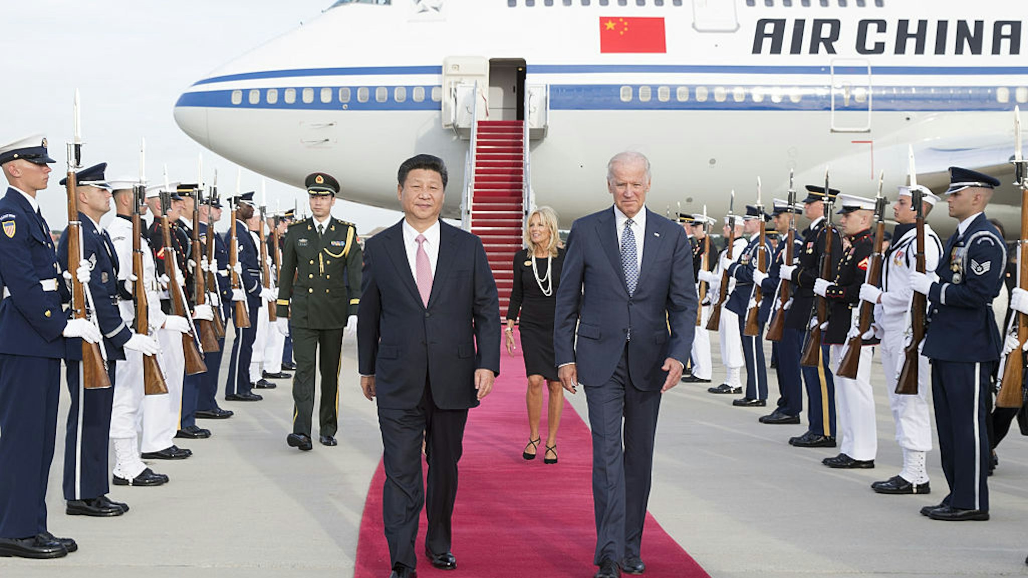 Chinese President Xi Jinping and his wife Peng Liyuan are welcomed by U.S. Vice President Joe Biden and his wife at Andrews Air Force Base in Washington D.C., the United States, Sept. 24, 2015. Xi arrived here Thursday to meet with his U.S. counterpart Barack Obama and other U.S. political leaders as part of his first state visit to the United States.