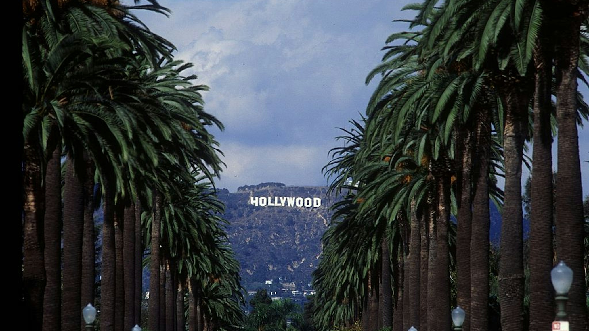 29TH OCT 93: A GENERAL VIEW OF THE FAMOUS HOLLYWOOD SIGN IN LOS ANGELES. L.A. IS ONE OF THE SITES FOR THE 1994 WORLD CUP SOCCER FINALS