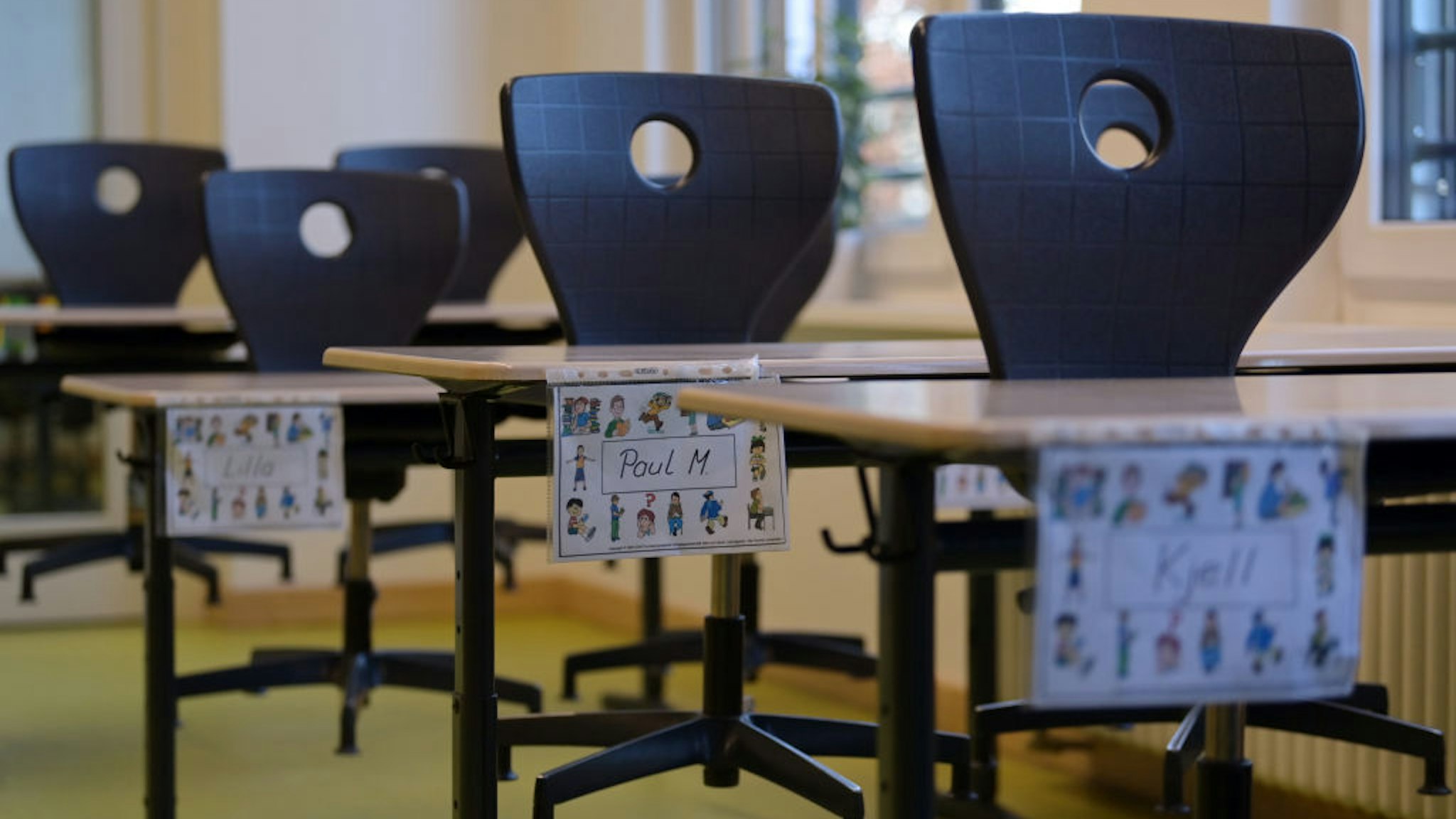 The chairs are placed on the school desks marked with first names in a classroom at the Comenius School. The integrative primary school with language support groups had moved to Oranienburg-Süd five years ago into a new building. (to ""We are getting better every day" - Oranienburg school masters crisis")