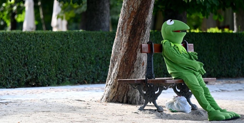 A man dressed as the Muppets show character Kermit the Frog waits for a tip at the Retiro Park in Madrid, on July 01, 2020. (Photo by Gabriel BOUYS / AFP) (Photo by