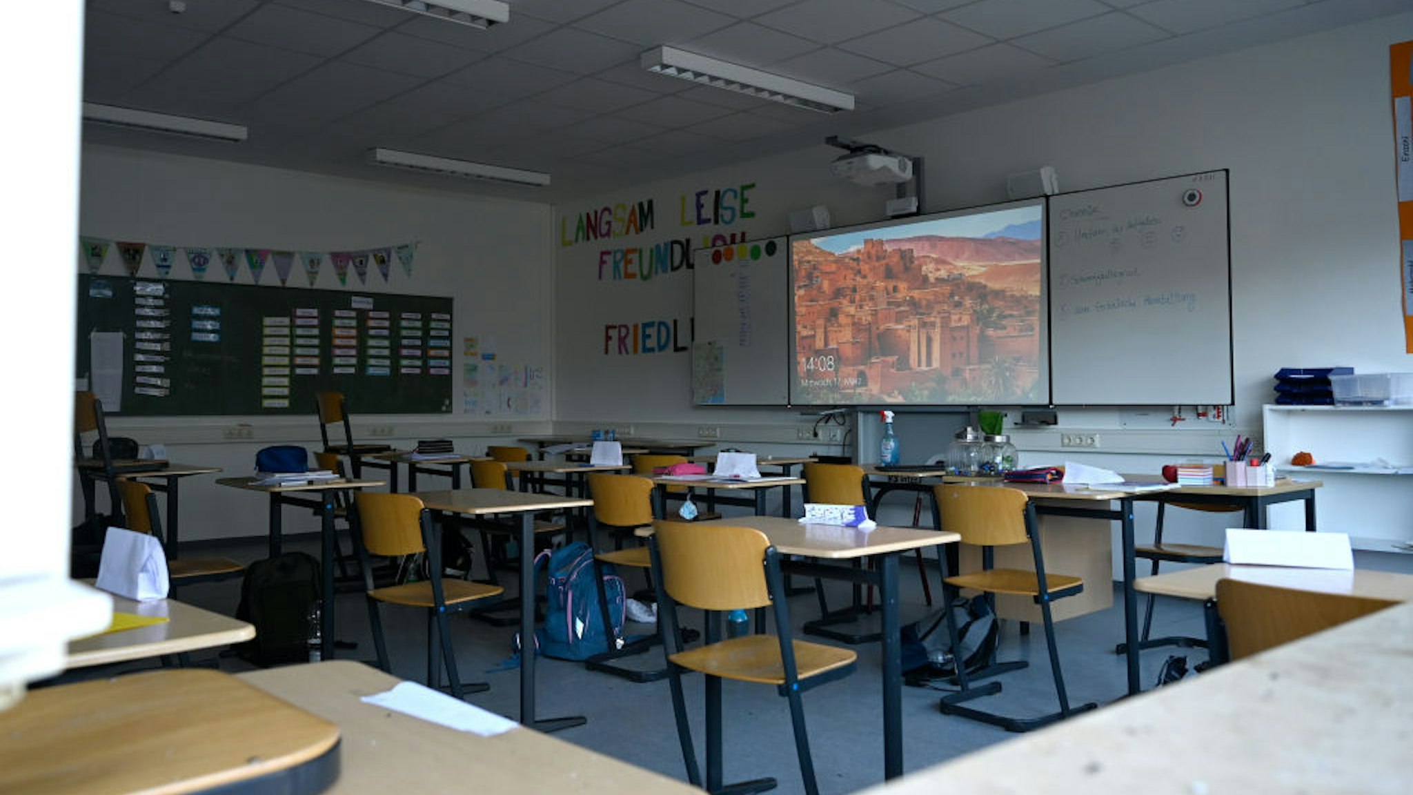 17 March 2021, Lower Saxony, Wilhelmshaven: The classroom in the Marion-Dönhoff-School is empty after a fire broke out in the school Marion-Dönhoff-School. The fire destroyed large parts of the school. Photo: David Hecker/dpa