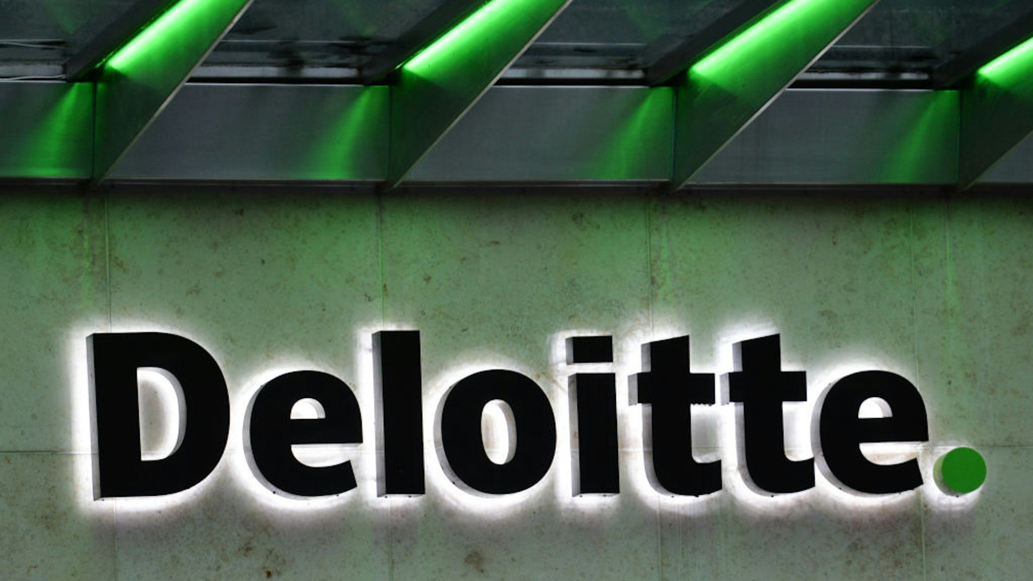 A view of the Deloitte logo seen in Dublin city centre during Level 5 Covid-19 lockdown. The Department of Health reported this evening 2,001 of new Covid-19 cases for the Republic of Ireland and 93 deaths, a new record for a confirmed number of daily deaths. On Tuesday, 19 January, 2021, in Dublin, Ireland.