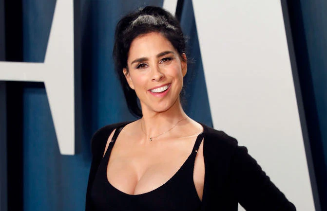 Sarah Silverman attends the Vanity Fair Oscar Party at Wallis Annenberg Center for the Performing Arts on February 09, 2020 in Beverly Hills, California.