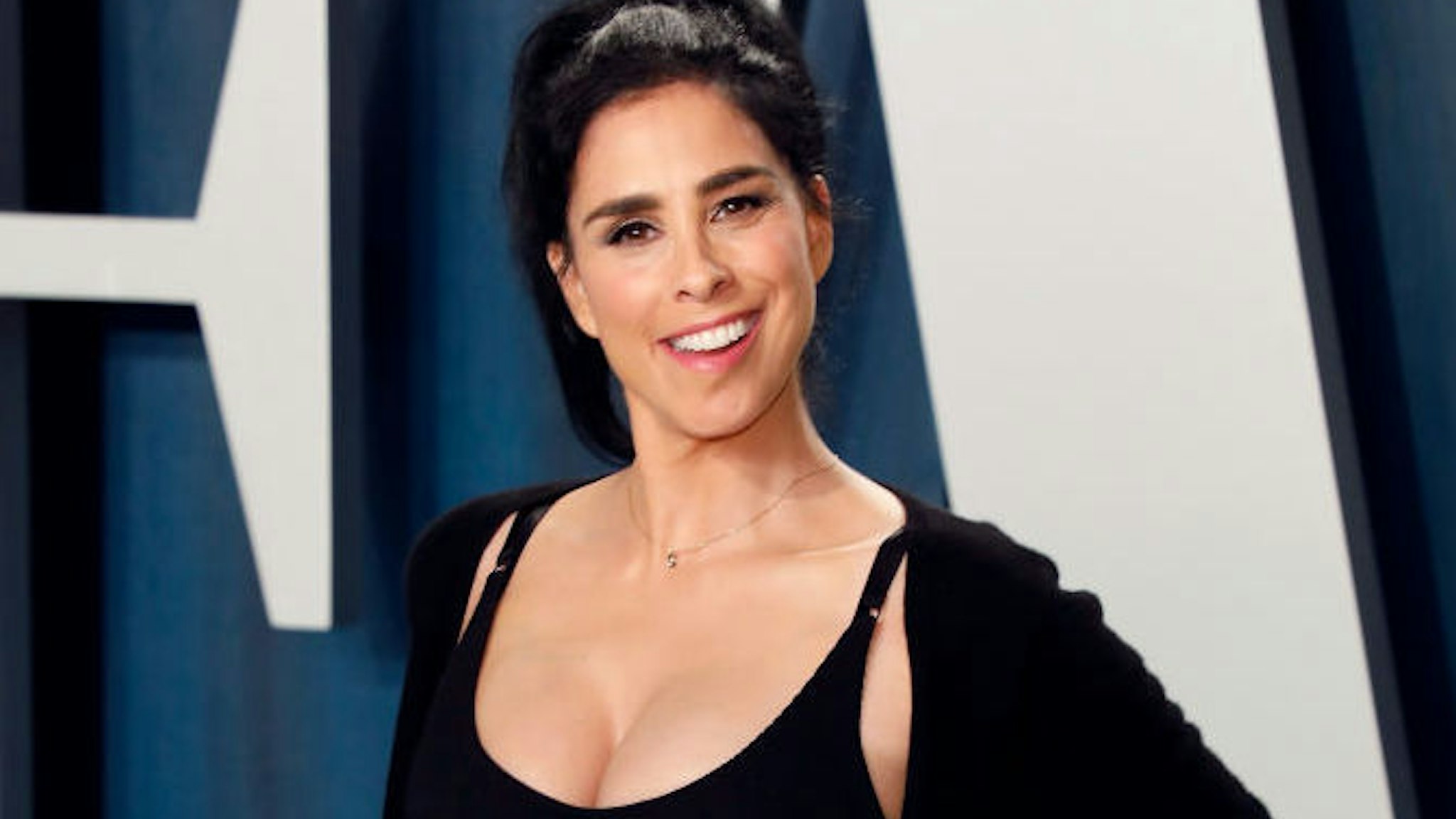 Sarah Silverman attends the Vanity Fair Oscar Party at Wallis Annenberg Center for the Performing Arts on February 09, 2020 in Beverly Hills, California.