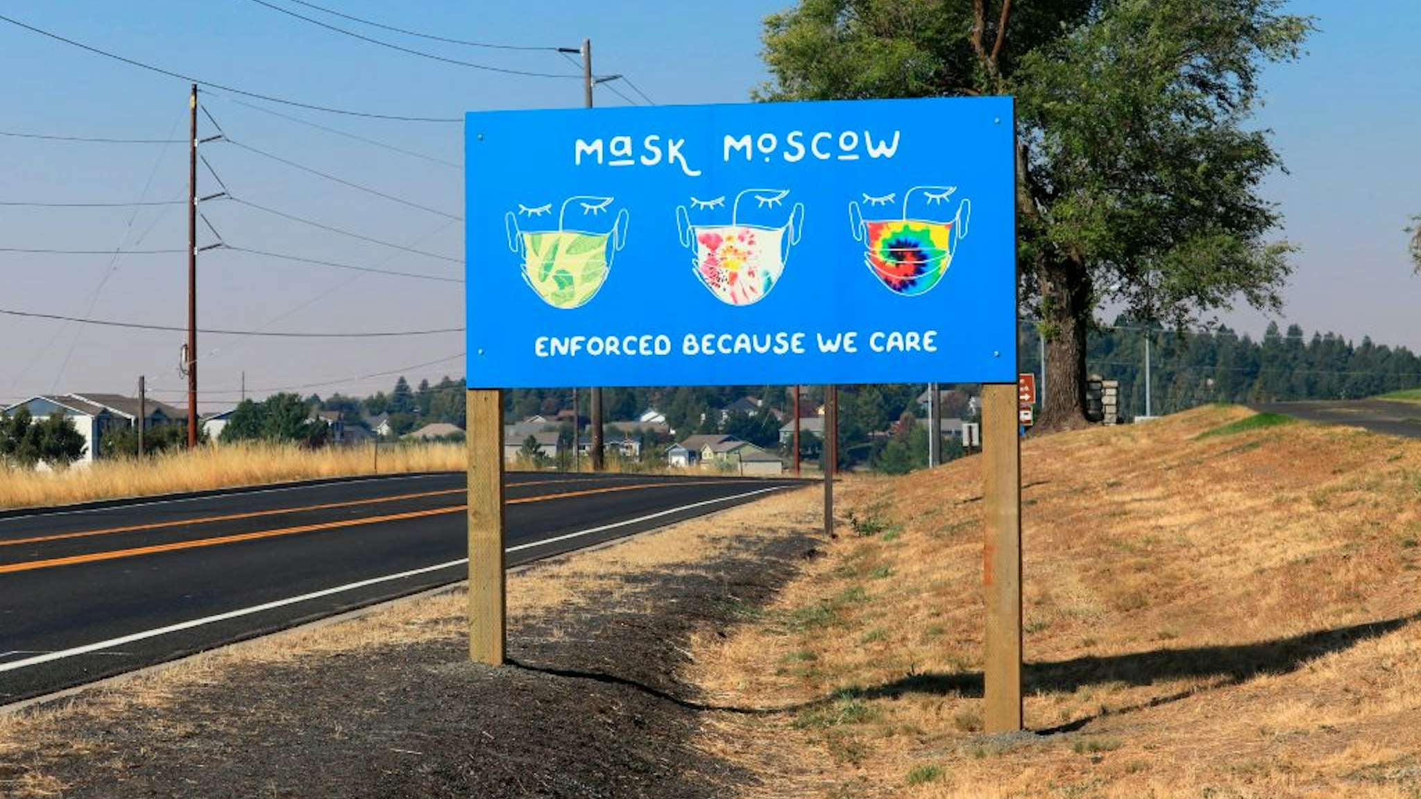 Highway sign reminding city citizens to wear masks