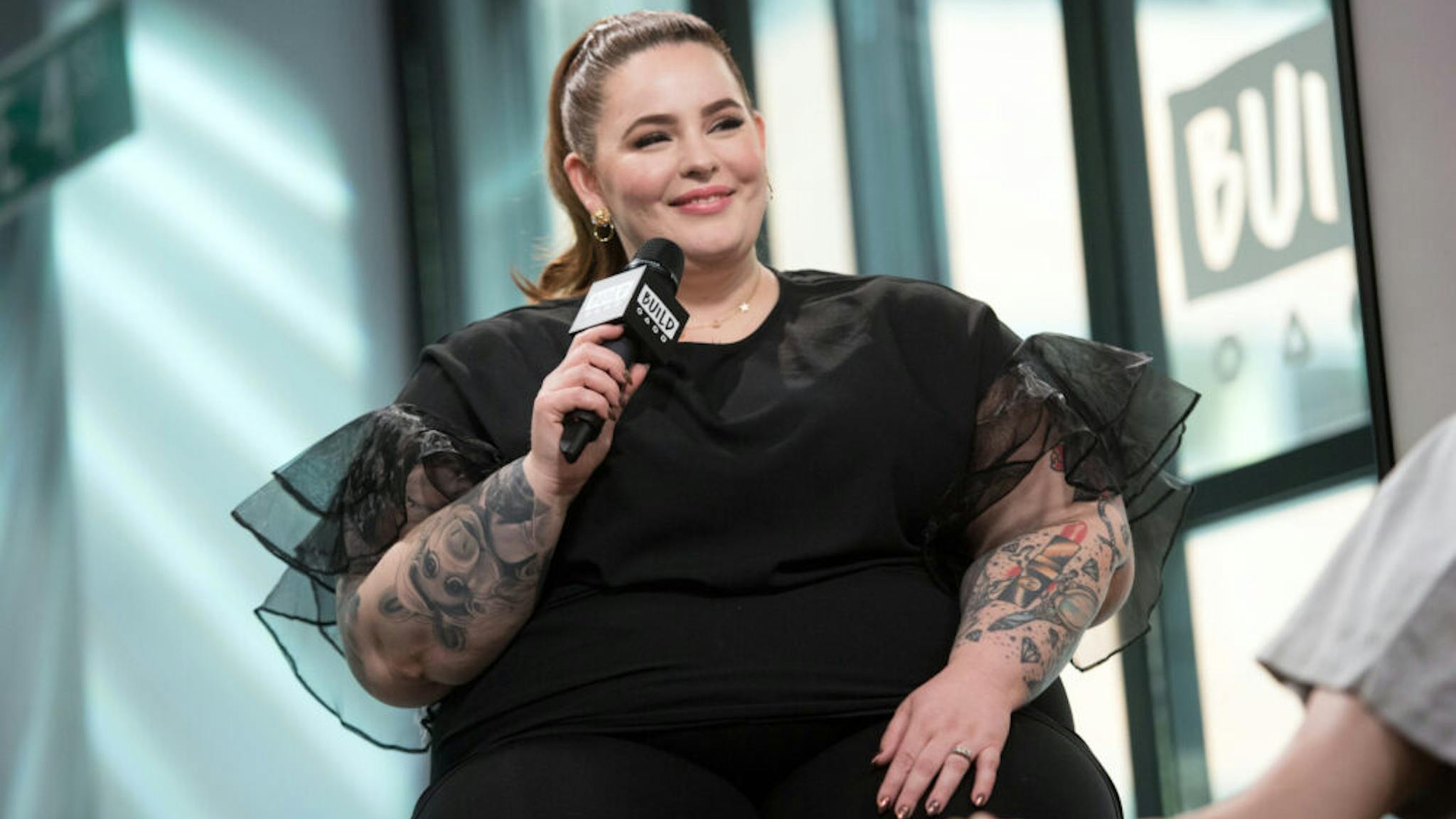 Tess Holliday NEW YORK, NY - SEPTEMBER 20: Tess Holliday visits Build Series to discuss her new book "The Not So Subtle Art Of Being A Fat Girl: Loving The Skin You're In" at Build Studio on September 20, 2017 in New York City.