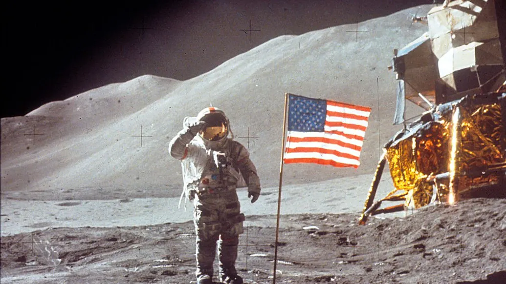 Apply Now! Billionaire Seeks Eight Companions For Free Ride On SpaceX Rocket To The Moon