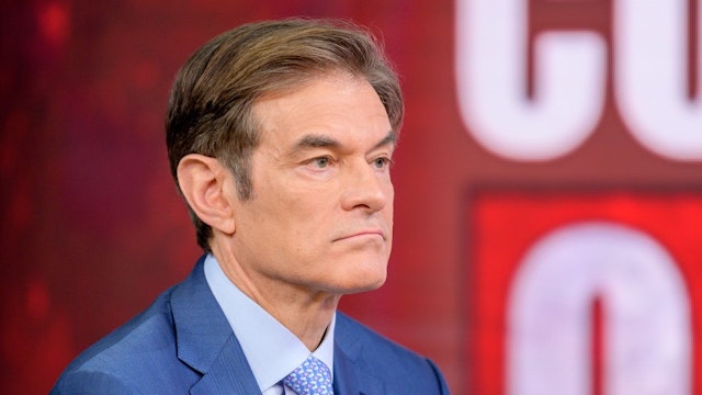 NEW YORK, NEW YORK - MARCH 09: Dr. Oz visits "Outnumbered Overtime with Harris Faulkner" at Fox News Channel Studios on March 09, 2020 in New York City. (Photo by