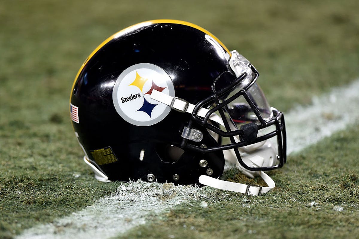 NextImg:Super Bowl Champ Doubles Down After Getting Blasted For Saying He’s ‘Sick’ Of ‘White Guys’ Commenting On Football 