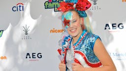 T.J. Martell Foundation’s 10th Annual LA Family Day LOS ANGELES, CALIFORNIA - OCTOBER 05: JoJo Siwa attends T.J. Martell Foundation's 10th Annual LA Family Day at The Grove on October 05, 2019 in Los Angeles, California.