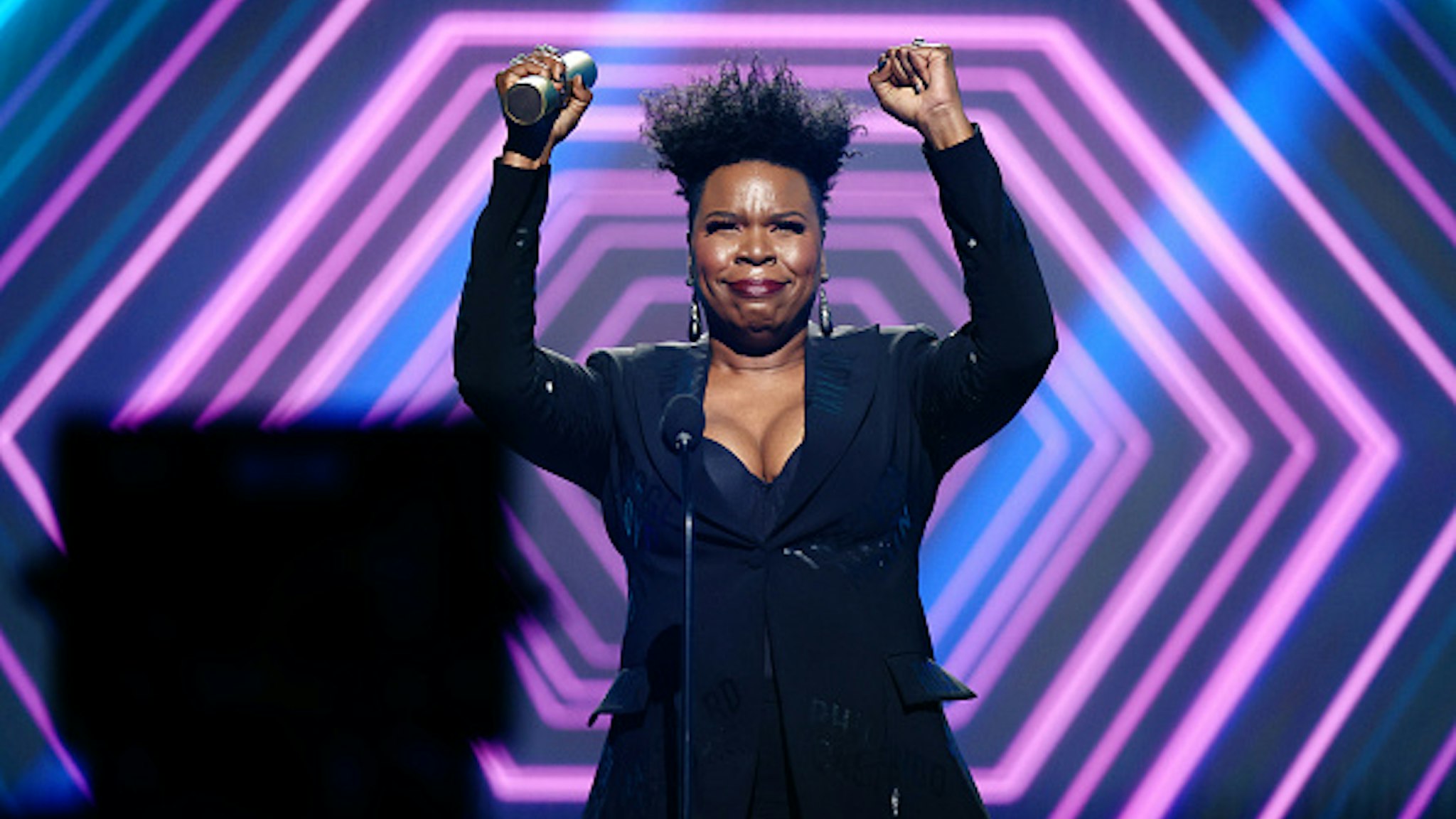 SANTA MONICA, CALIFORNIA - NOVEMBER 15: 2020 E! PEOPLE'S CHOICE AWARDS -- In this image released on November 15, Leslie Jones, The Comedy Act of 2020, accepts the award onstage for the 2020 E! People's Choice Awards held at the Barker Hangar in Santa Monica, California and on broadcast on Sunday, November 15, 2020.