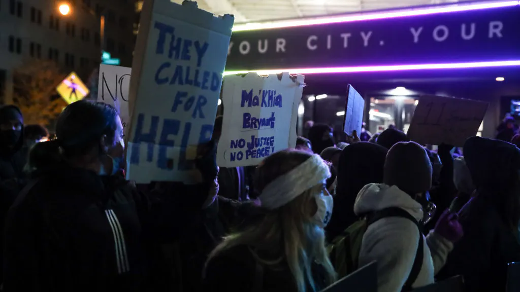 Teen Girl Stabs Another Teen To Death Day Before Dems, Leftists Slam Cop For Preventing Stabbing Death