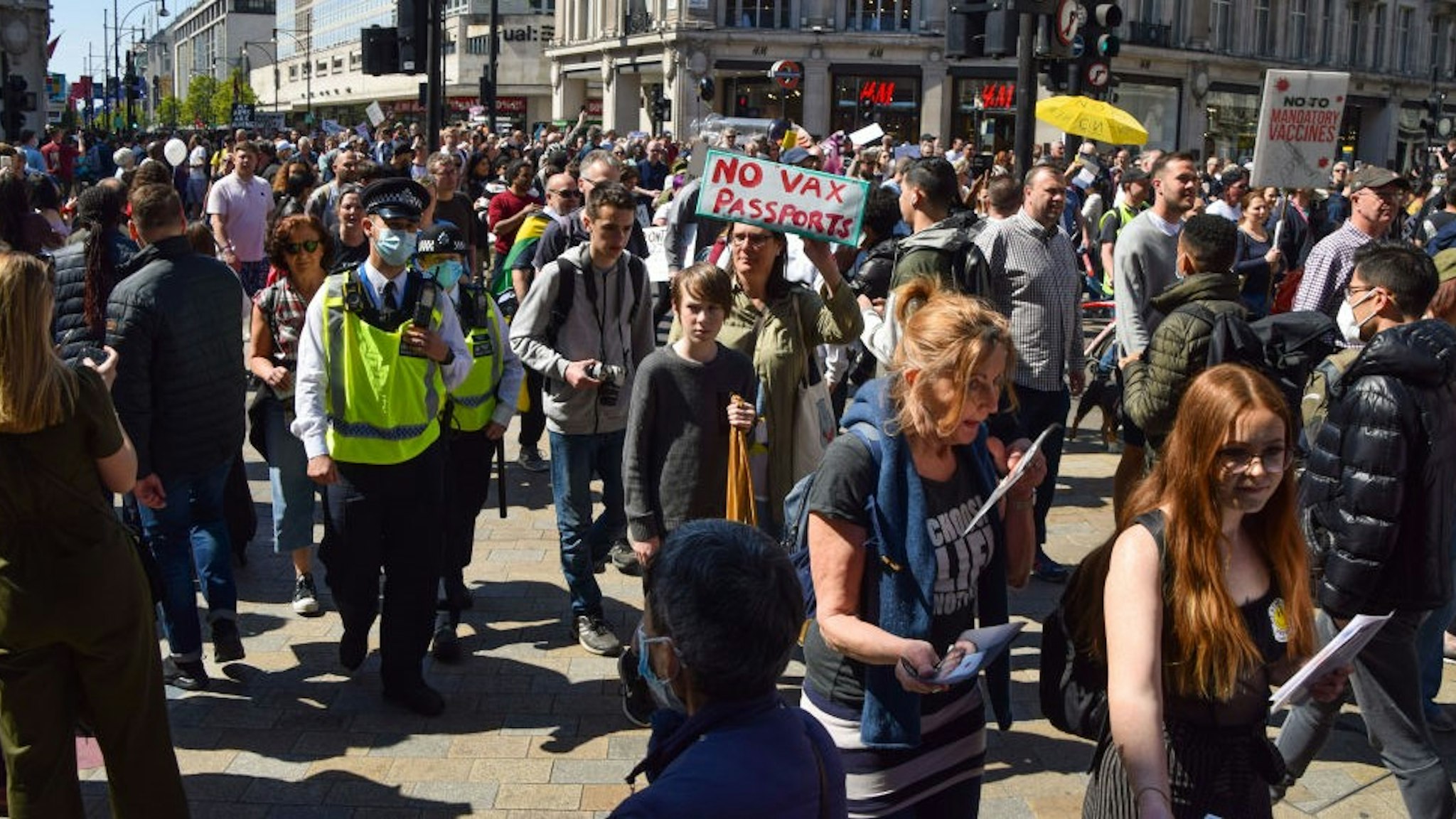 LONDON, UNITED KINGDOM - 2021/04/24: Crowd of protesters seen marching in Oxford Circus during the anti-lockdown demonstration. Thousands of people marched through Central London in protest against health passports, protective masks, Covid-19 vaccines and lockdown restrictions. (Photo by