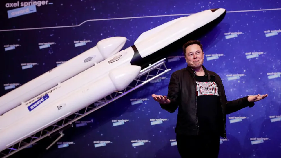 BERLIN, GERMANY DECEMBER 01: SpaceX owner and Tesla CEO Elon Musk arrives on the red carpet for the Axel Springer Award 2020 on December 01, 2020 in Berlin, Germany. (Photo by