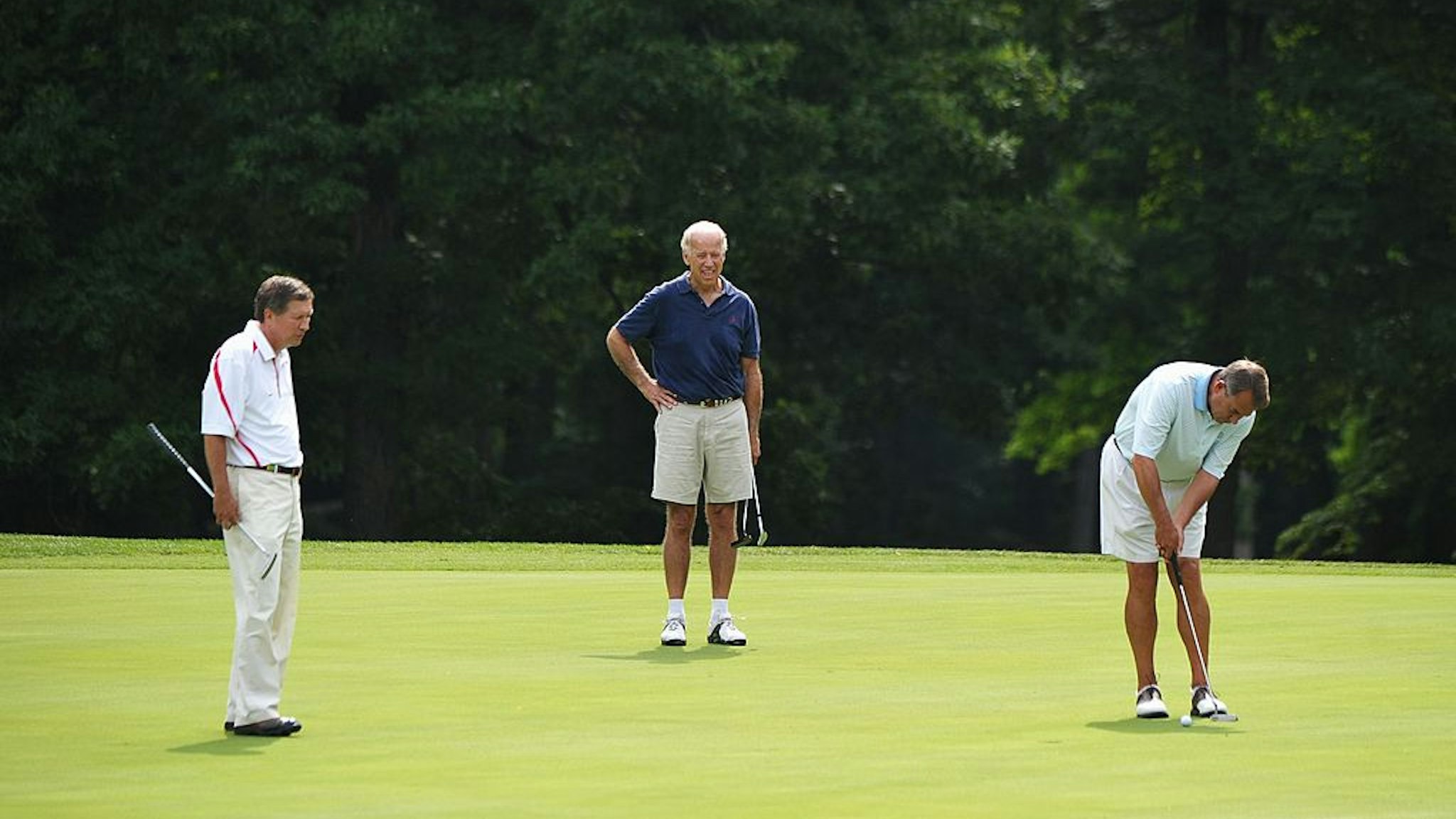 House Speaker John Boehner (R) putts on the first hole watched by Ohio Governor John Kasich (L), and Vice President Joe Biden during a game of golf June 18, 2011 at Andrews Air Force Base in Maryland. AFP PHOTO/Mandel NGAN (Photo credit should read MANDEL NGAN/AFP via Getty Images)