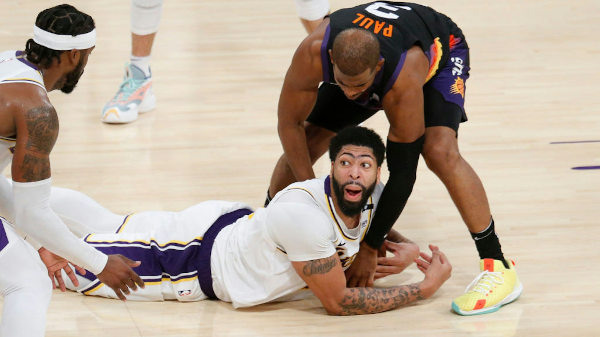 LOS ANGELES, CA - MAY 09: Los Angeles Lakers forward Anthony Davis (3) dives for a loose ball in front ofPhoenix Suns guard Chris Paul (3) Calvin for a time out in the fourth quarter of the Lakers 123-110 win at the Staples Center on Sunday, May 9, 2021 in Los Angeles, CA. (Gary Coronado / Los Angeles Times via Getty Images)
