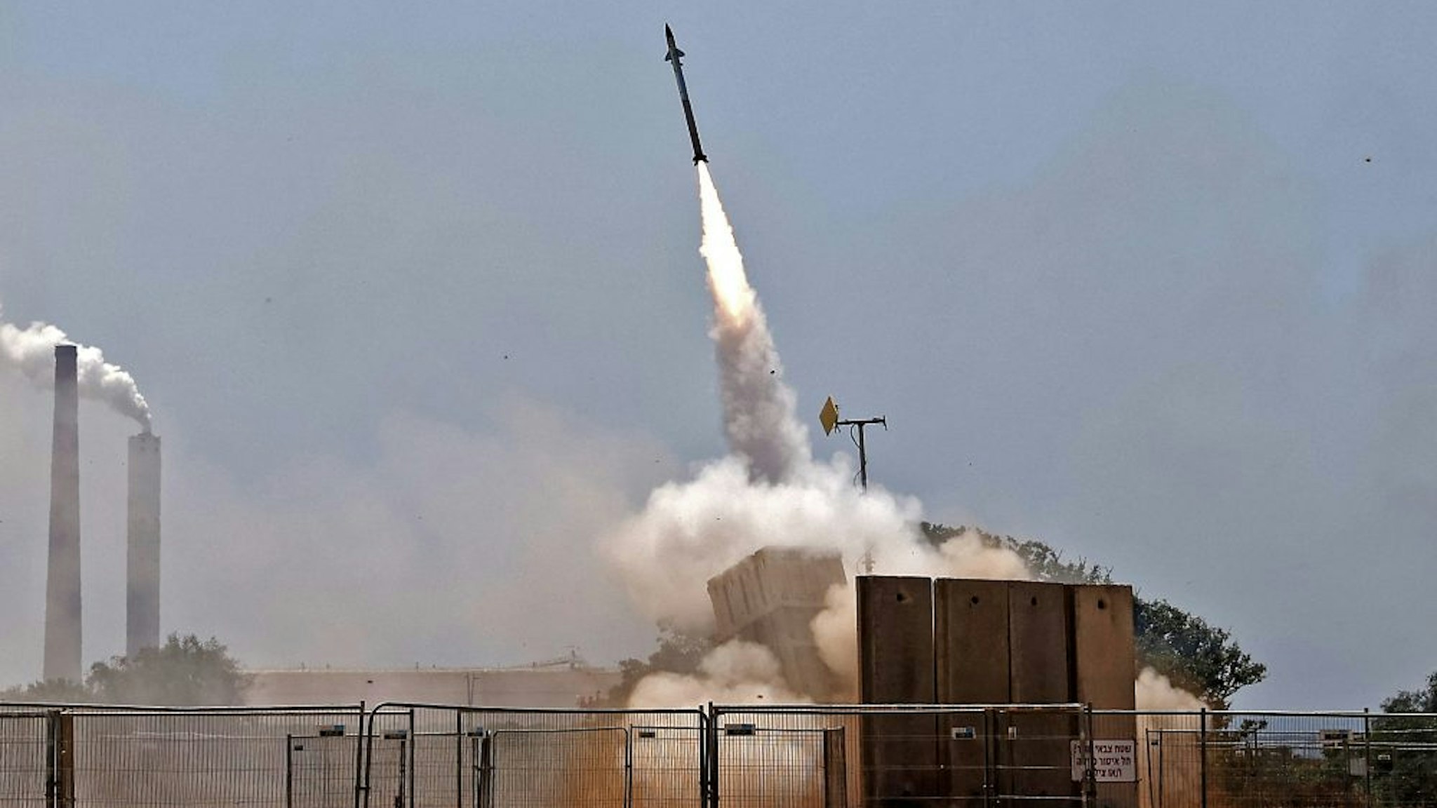 Israel's Iron Dome aerial defence system intercepts rockets launched from the Gaza Strip, controlled by the Palestinian Hamas movement, above the southern Israeli city of Ashkelon, on May 11, 2021. - Israel and Hamas exchanged heavy fire, in a dramatic escalation between the bitter foes sparked by unrest at Jerusalem's flashpoint Al-Aqsa Mosque compound.