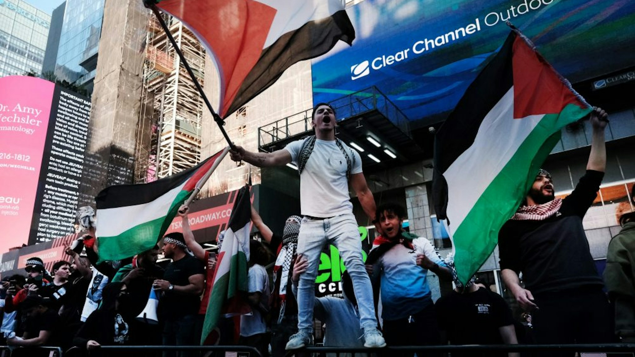 NEW YORK, NY - MAY 20: Pro Palestinian protesters face off with a group of Israel supporters and police in a violent clash in Times Square on May 20, 2021 in New York City. Despite an announcement of a cease fire between Israel and Gaza militants, dozens of supporters of both sides of the conflict fought in the streets of Times Square. Dozens were arrested and detained by police before they were dispersed out of the square. The 11 days of fighting has claimed the lives of at least 232 people in Gaza and 12 in Israel.