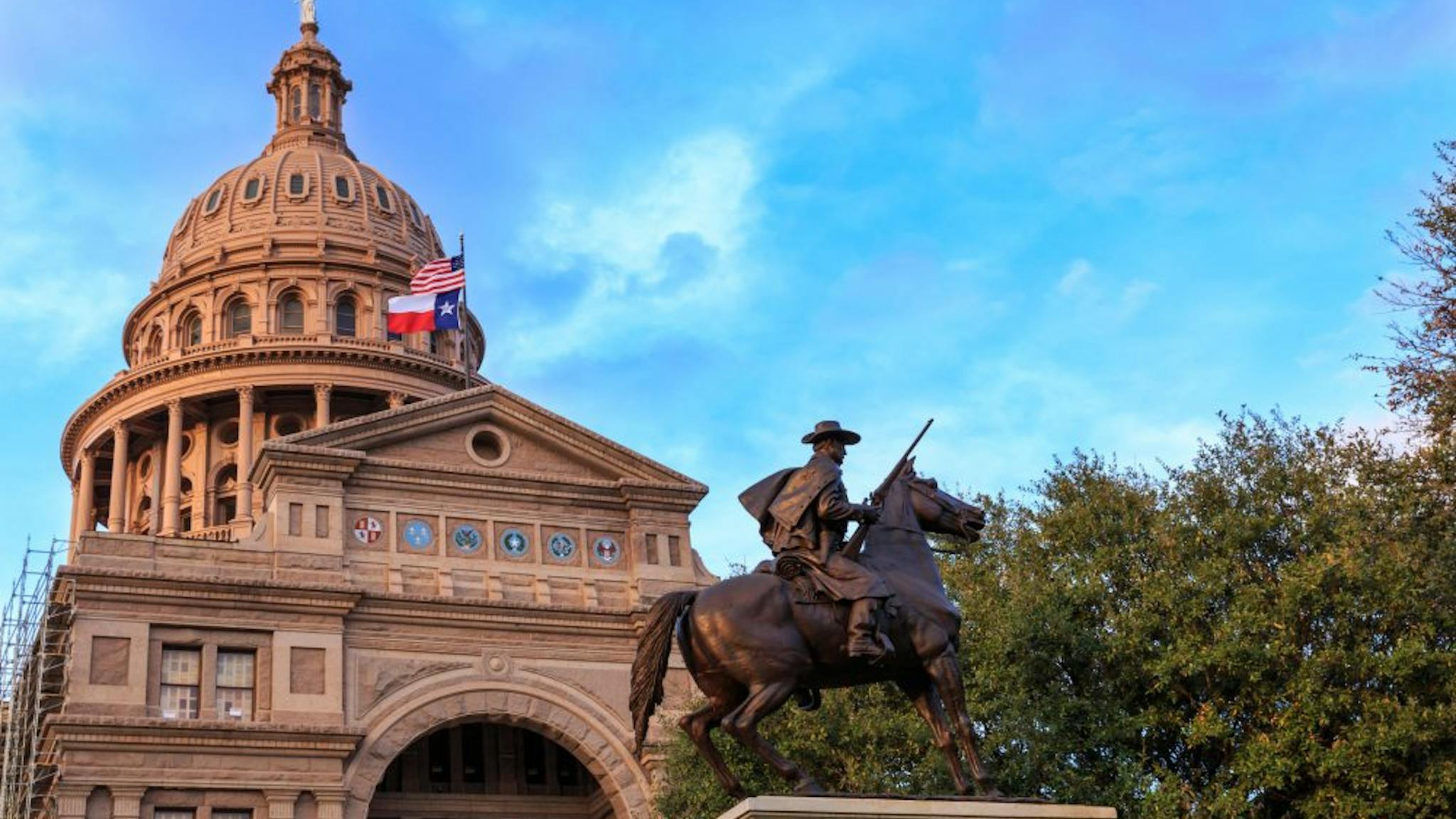 Texas Capitol and Ranger Statue Texas Capitol and Ranger Statue