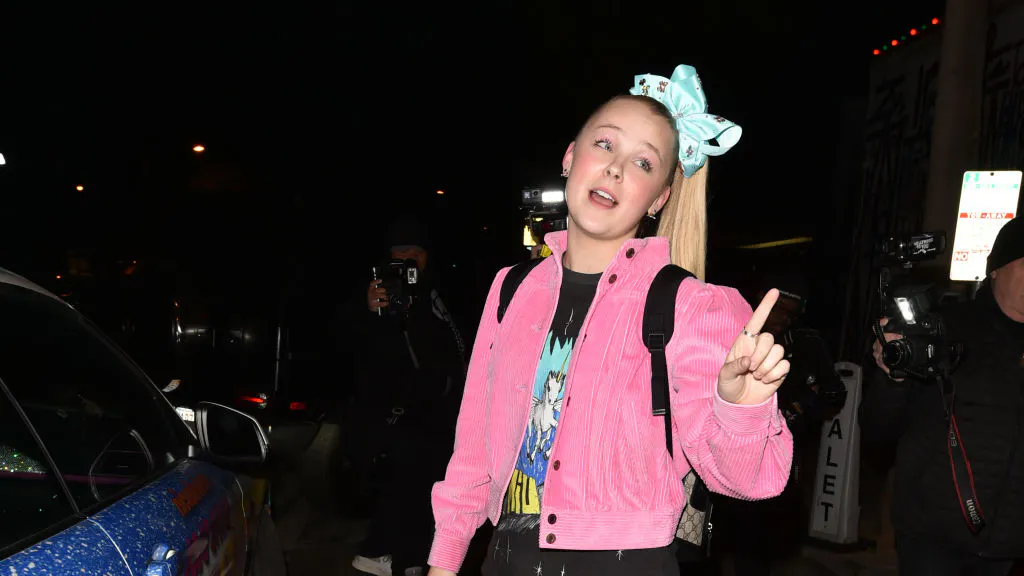 Georgetown Students Want Ronald Reagan Airport Named After LGBT Icon JoJo Siwa