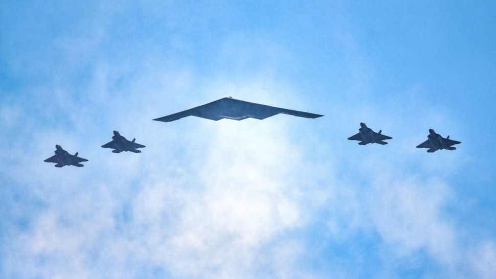 NEW YORK, NY - JULY 04: F-22 Raptors and a B-2 Stealth Bomber (C) fly over the Hudson River during the 