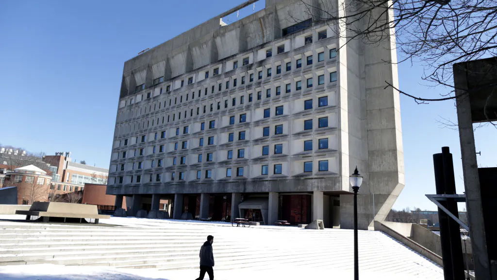 UMass Amherst Students Suspended For Maskless Outdoor Photo