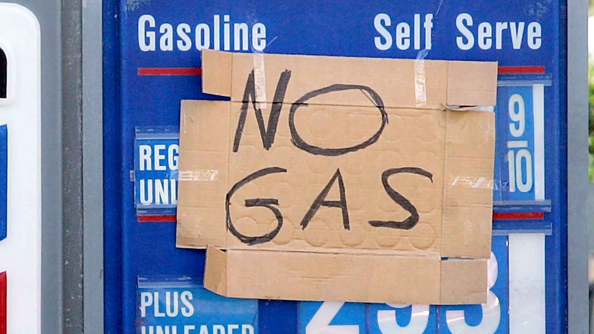 FT. LAUDERDALE - OCTOBER 27: A sign that reads," No Gas" hangs on a Chevron gas station in South Florida that had no power to pump gas October 27, 2005 in Ft. Lauderdale, Florida. Hurricane Wilma tore through the area leaving millions without power while doing billions of dollars worth of damage.